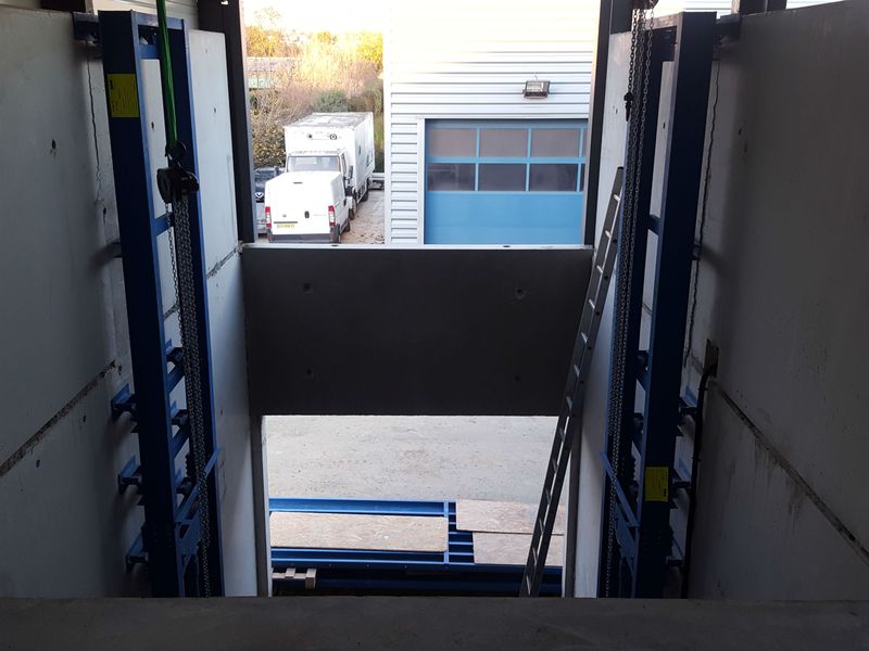 installer un monte charge de marchandise de 3 000  kg à TOULOUSE