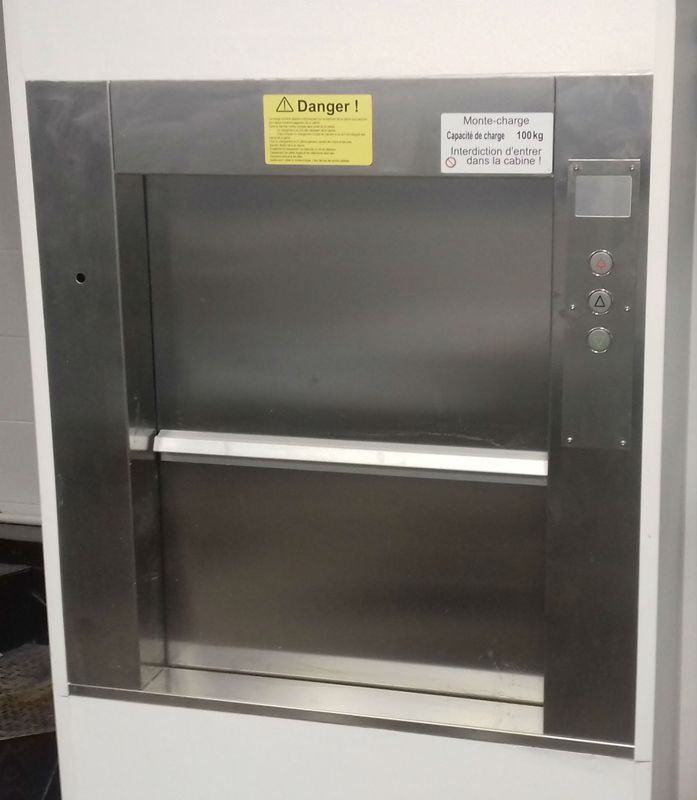 Installation d'un monte charge non accompagné dans un restaurant à Toulouse